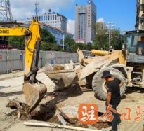 好大好深，啊，顶揉胸高温下的坚守｜道路建设者用汗水铺就畅通路